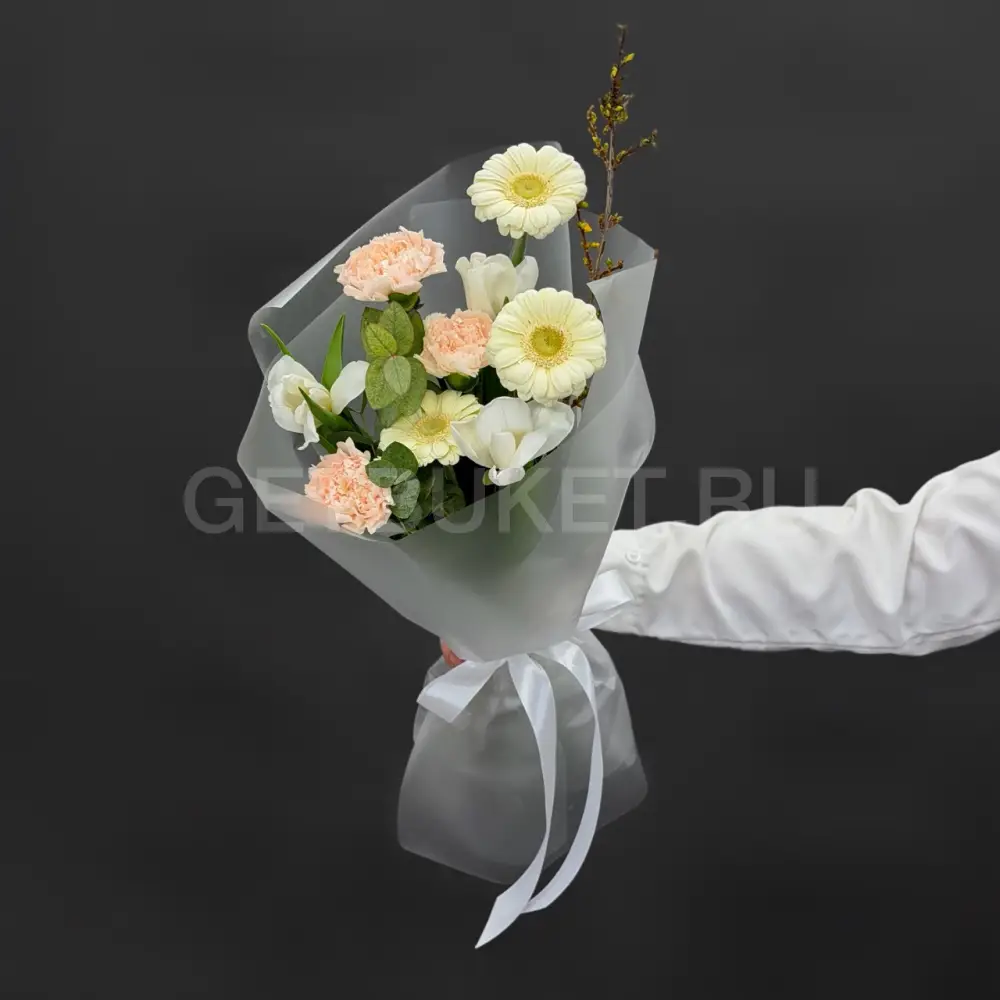 225224 Букет из гербер и гвоздик с форзицией 